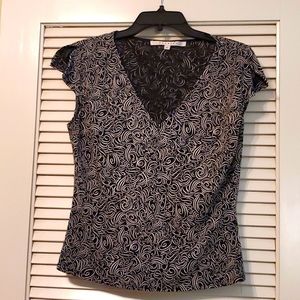 STUDIO M SLIT SHORT SLEEVE V-NECK TOP